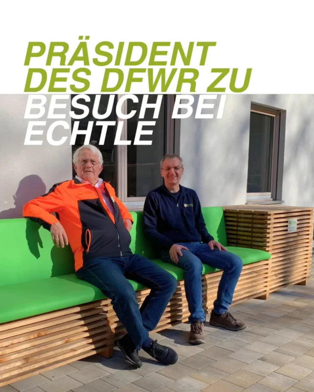 🌲 Hoher Besuch im Sägewerk Echtle! 🌲

Anfang April durften wir den Präsidenten des Deutschen Forstwirtschaftsrates (DFWR), Herr Georg Schirmbeck MdB a.D., sowie den Geschäftsführer der Geschäftsstelle des DFWR, Herr Johannes Schmitt bei uns begrüßen! 🤝

Gemeinsam wurde die Lotharfläche besichtigt – 25 Jahre nach dem Sturm. Es war beeindruckend zu sehen, wie sich der Wald seither verändert hat und welche Bedeutung nachhaltige Forstwirtschaft für unsere Zukunft hat. 🌳

Ebenso gab es eine Besichtigung unseres Sägewerks, bei der wir zeigen konnten, wie aus regionalem Holz mit Leidenschaft und Präzision hochwertige Produkte entstehen.

Wir bedanken uns für den wertvollen Austausch über Wald, Holz und Zukunft – und freuen uns über das große Interesse an unserem Betrieb und unserer Region!

#Echtle #Weisstanne #Holz #Holzhandwerk #Nordrach #Schwarzwald #Blackforest #Qualität